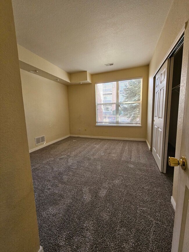 Building Photo - Spacious 2 Bedroom 2 Bath Condo - Close To Buckley AFB, DIA, DTC - Garage