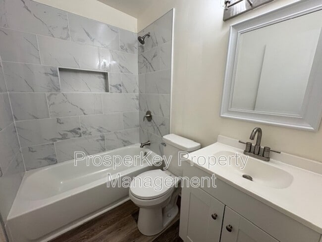 Building Photo - 4920 Gardiner Dr