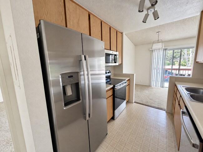 Building Photo - 4090 Rosenda Ct