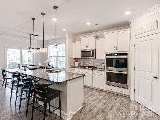 Building Photo - 1063 Thoroughbred Dr.