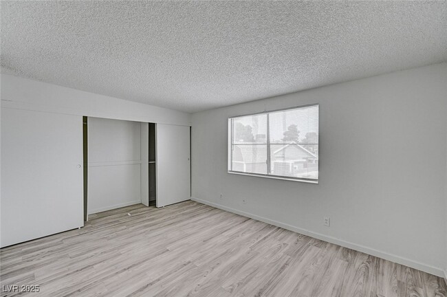 Building Photo - 7182 Acorn Ct