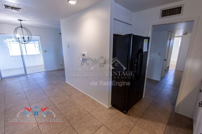 Building Photo - 5706 E Des Moines St