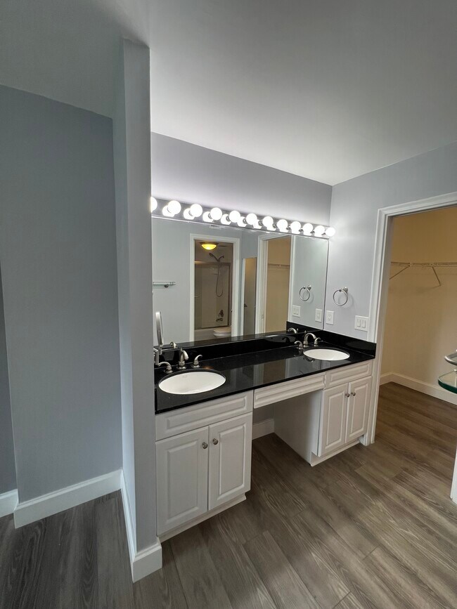 Building Photo - 7 Royal Palm Way