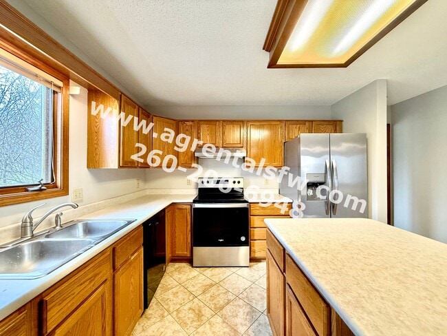 Building Photo - 3 Bedroom House