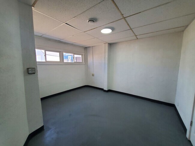 Building Photo - FOR RENT- Large UNIQUE open layout single ...