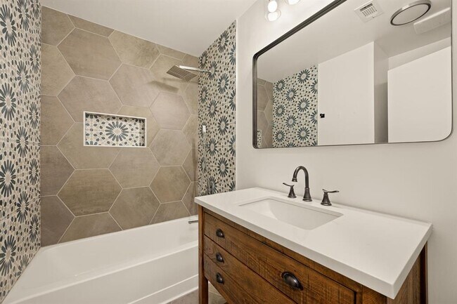 Building Photo - 7302 Potters Trail