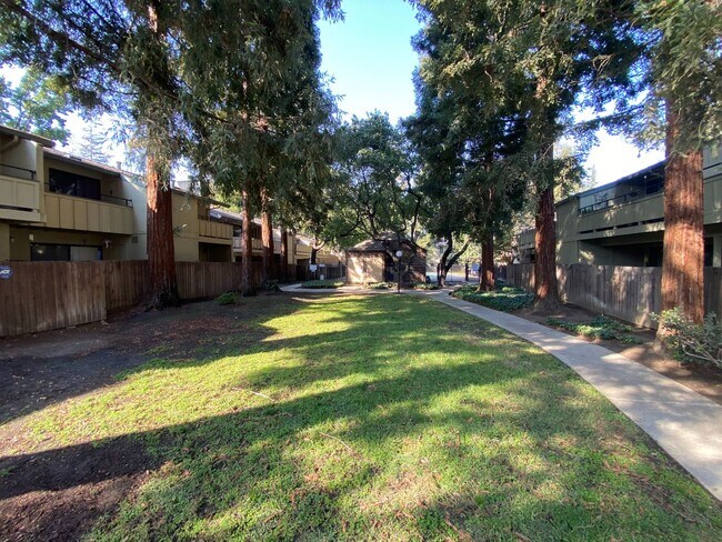 Building Photo - 2 Bed 1.5 Bath in Concord (Northwood)