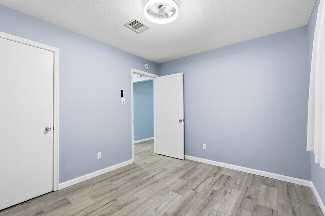 Building Photo - 3106 Madeley St