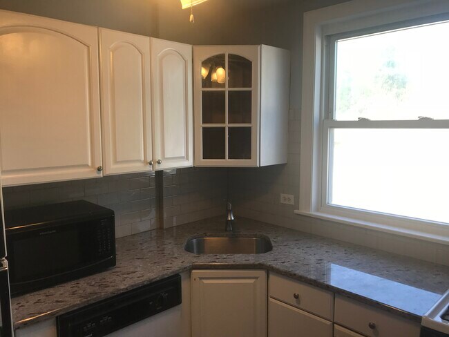 Building Photo - 10518 S Artesian Ave