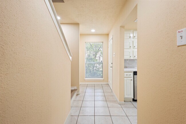 Building Photo - 5921 Arncliffe Dr