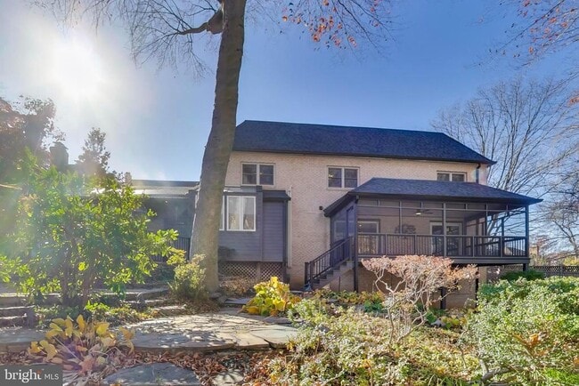 Building Photo - 4001 N Ridgeview Rd