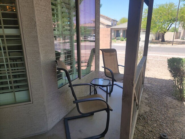 Building Photo - 3-Bedroom / 2-Bathroom Home with Attached ...