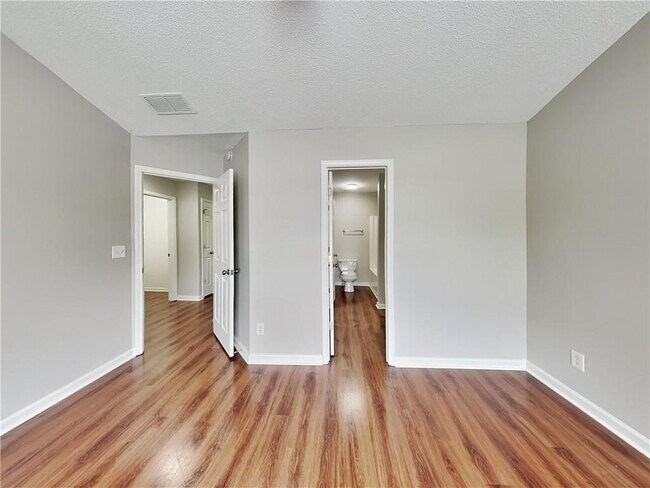 Building Photo - 20 Fieldview Ln