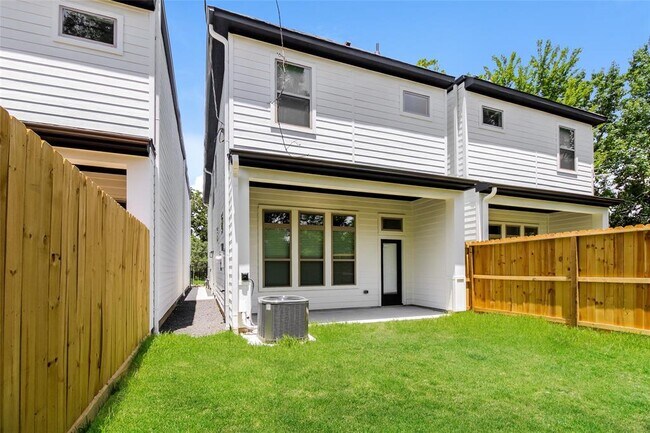 Building Photo - 3052 Truxillo St