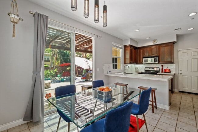 Building Photo - 907 Mira Lago Way