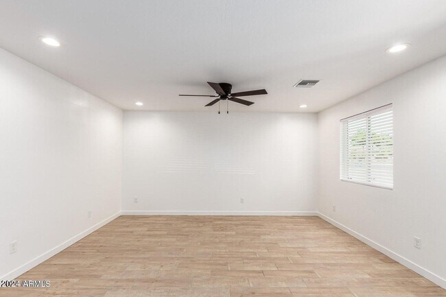 Building Photo - 656 S 97th Pl