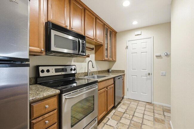 Building Photo - 536 Woodside Oaks