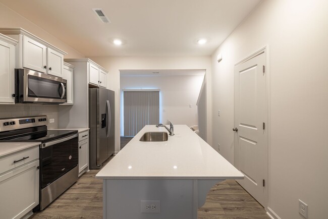 Building Photo - 1 Year Old 2-Bedroom Townhome in Lowell (M...