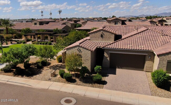 Building Photo - 1914 N 140th Ave