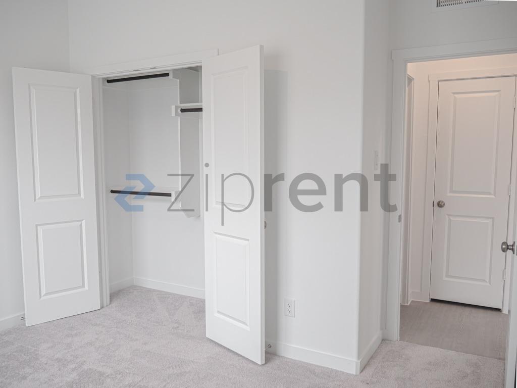 Building Photo - Unit