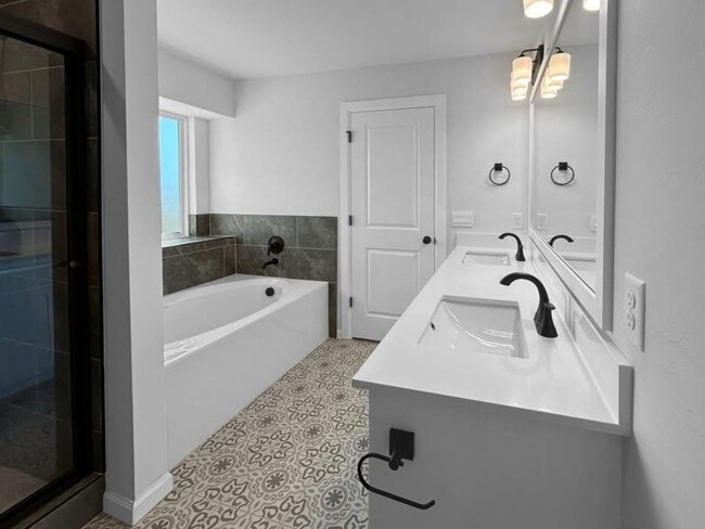 Building Photo - Beautiful 3 Bed Home in The Grove | Move-In Ready