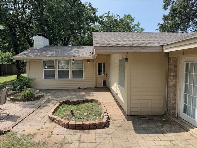Building Photo - 2614 W Newton Cir