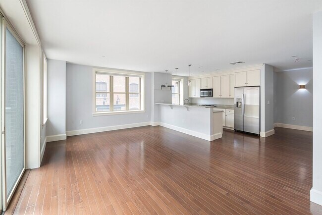 Building Photo - 116-128-128 Rantoul St