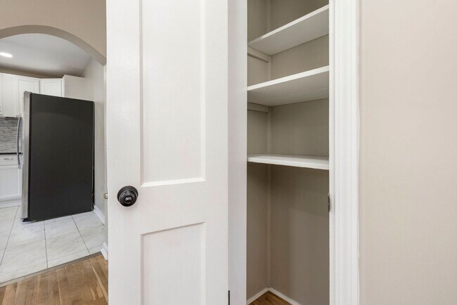 Building Photo - 2220 Auburn Dr