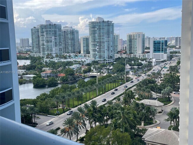 Building Photo - 16001 Collins Ave