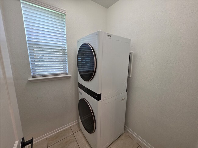 Building Photo - 4427 Garden Ridge Ct