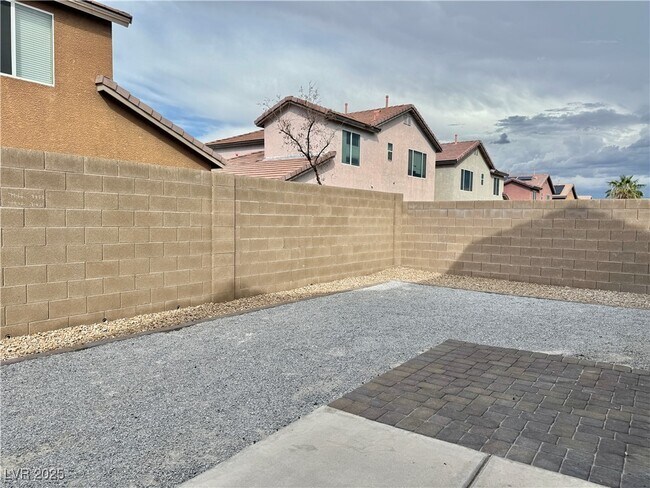 Building Photo - 712 E Caballo Hills Ave