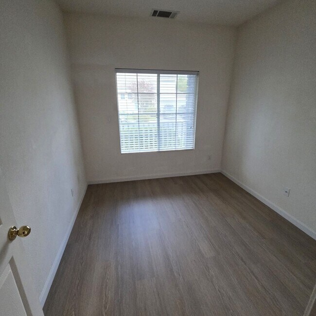 Building Photo - Clayton Single Story 3bd/2ba - Bright open living w/new flooring