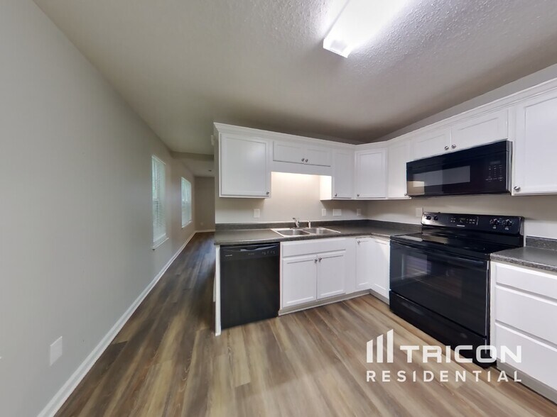 Building Photo - 7019 Hunters Glen Drive Charlotte NC
