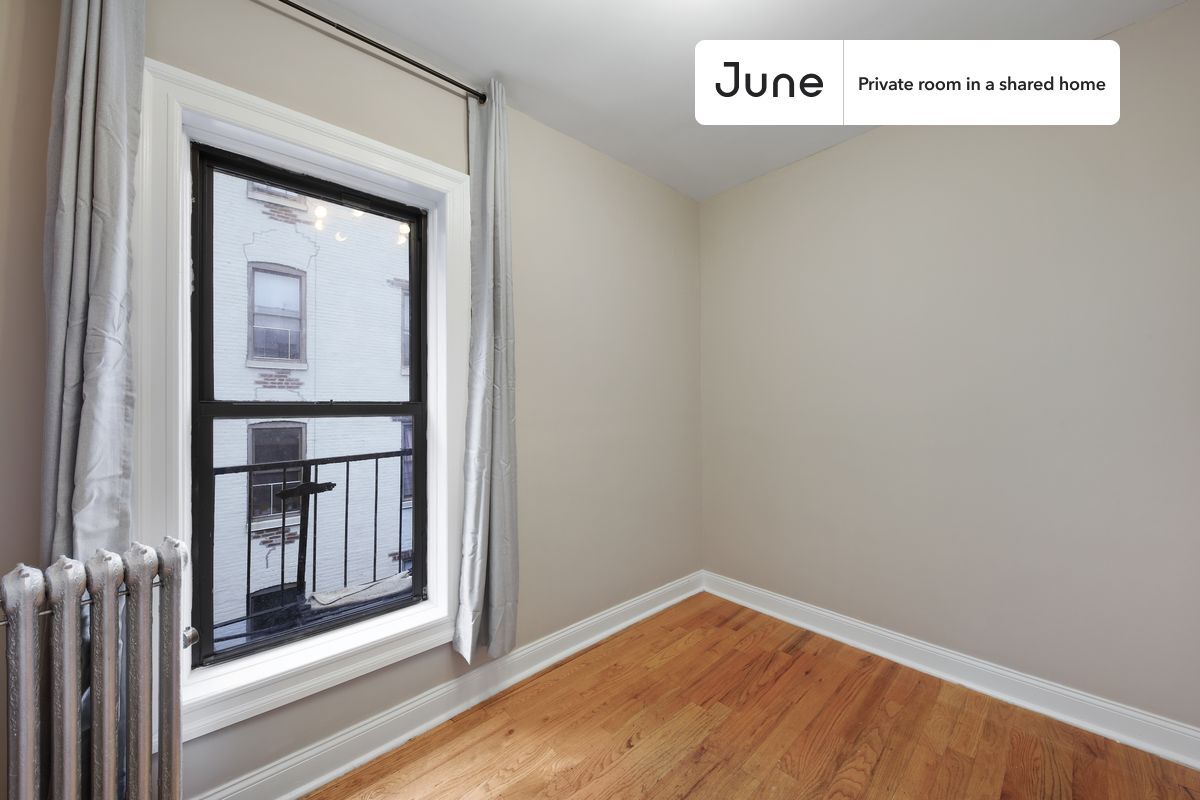 Building Photo - Room in Shared 4 bed/1 bath home