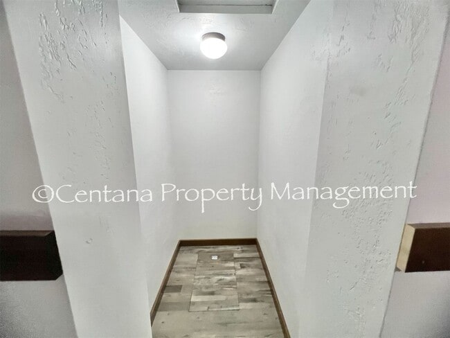 Building Photo - Cozy Remodeled ONE Bedroom Suite nestled i...