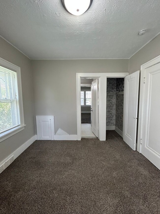 Building Photo - 3516 N 47th Ave