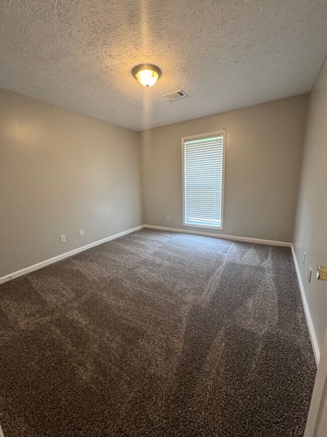 Building Photo - 172 Lakemont Dr