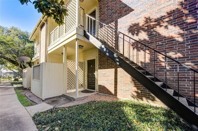 Building Photo - 2121 El Paseo St