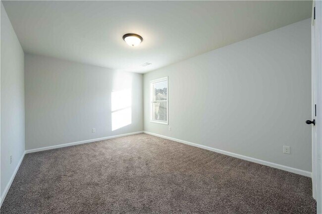 Building Photo - 5875 Chestnut Dr