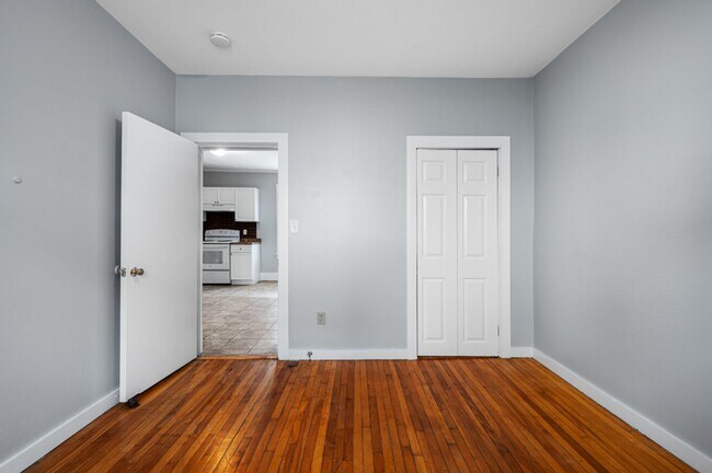 Building Photo - Close Proximity to Clark University!