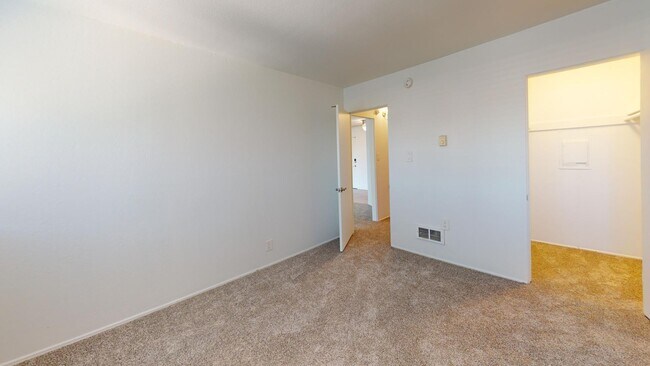 Building Photo - 1827 Lincoln Ave