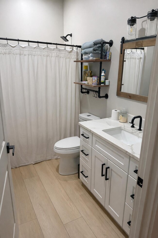 Building Photo - 133 Nuit Ln