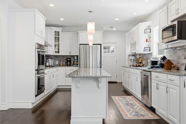 Building Photo - 67 Everett St