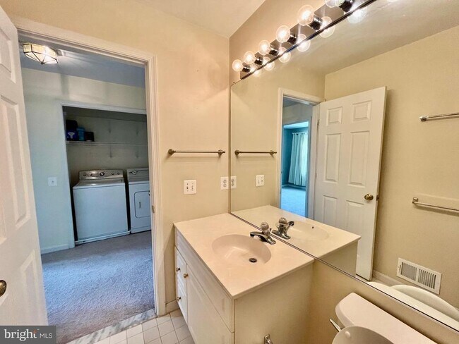 Building Photo - 7504 Lamoyne Ct
