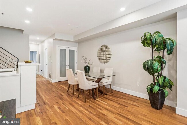 Building Photo - 3222 13th St NW