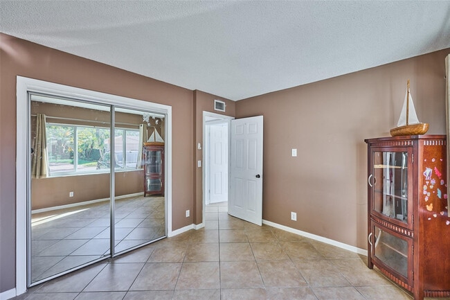 Building Photo - 5720 NE 22nd Way