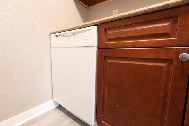 Building Photo - 1 Bedroom Apartment