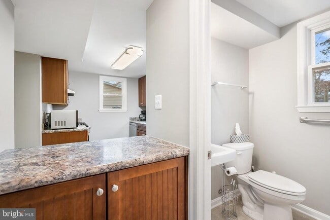 Building Photo - 9402 Blackstone Rd