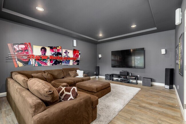 Building Photo - STUNNING Home in coveted Sterling Woods, S...