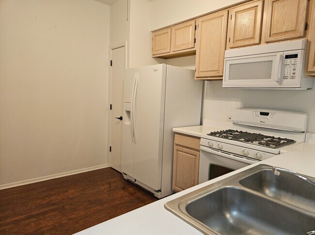 Building Photo - 519 Woodcrest Dr